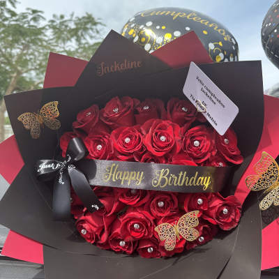 Luxury bouquet of 24 natural roses
