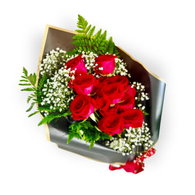 Bouquet of red roses with white baby's breath in black wrapping