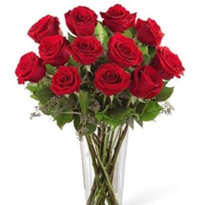 Bouquet of red roses in a clear glass vase