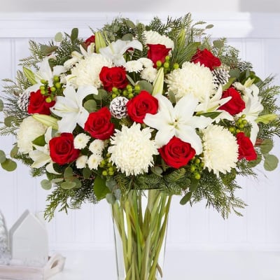 Red roses and white lilies in a clear glass vase
