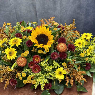 Mixed bouquet with a large sunflower and yellow daisy-like blooms