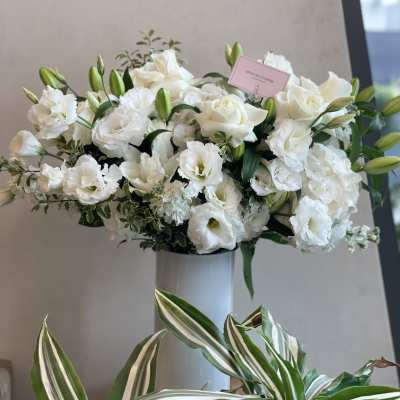 Elegant white flowers arraignment
