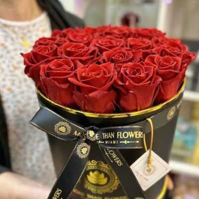 Eternal Roses Round Box - Black Box, Red Roses
