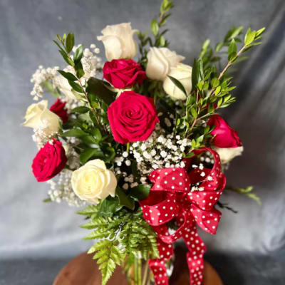 Red White Roses Vase
