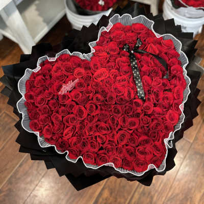 125 Red Roses Heart Bouquet