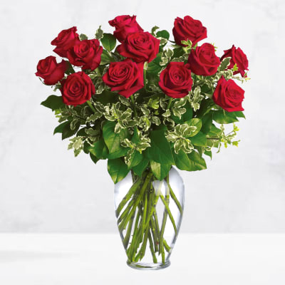 Bouquet of red roses in a clear glass vase