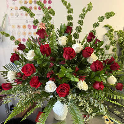Regal ADIEU Red Rose & White Rose End Basket