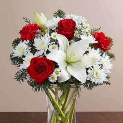 Red roses and white lilies in a clear glass vase
