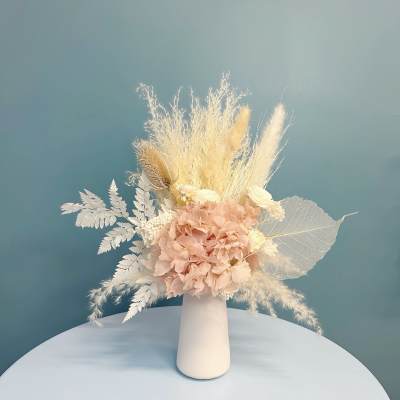 Neutral Boho arrangement