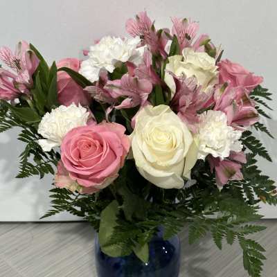 Rosas y Alstroemeria