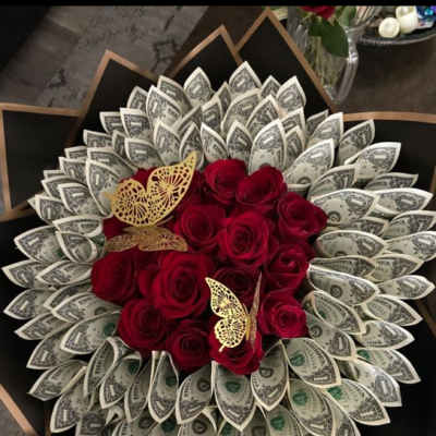 Bouquet roses money