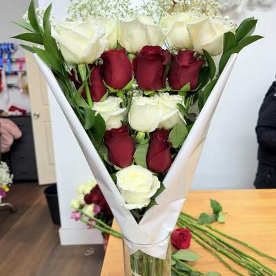 Bouquet of red and white roses in clear glass vase