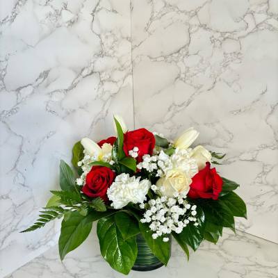 Red and white rose bouquet in a glass vase
