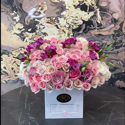 Large bouquet of pink and white roses in a white box