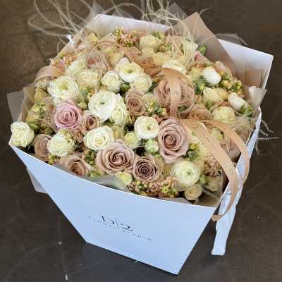 Bouquet of blush and cream roses in a white box