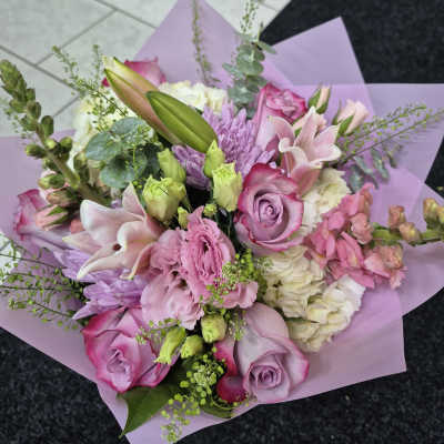 mixed bouquet lilys hortencias etc