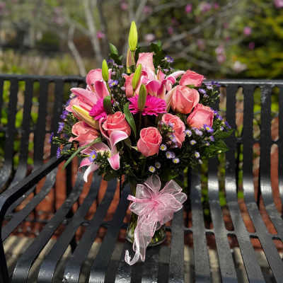 Pink Light Vase Arrangement – ​​Roses, Lilies and Gerberas
