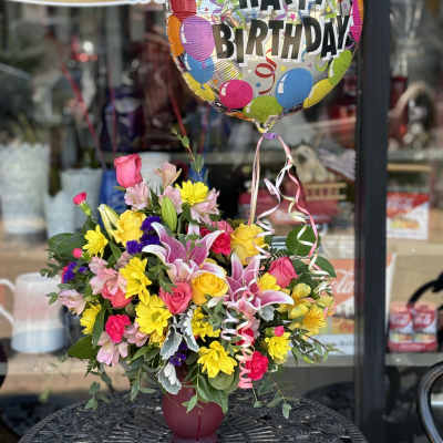 Birthday bouquet with a balloon in a vase