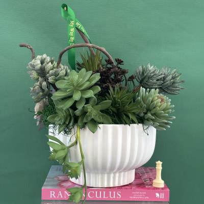 Botanical garden. (SILK ARRANGEMENT)