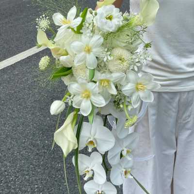 White bridal bouquet with orchids, calla lilies, and tulips