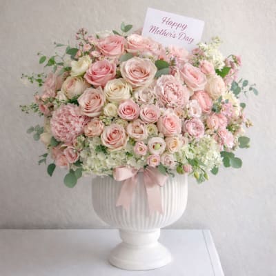 Deluxe Pink & White Luxury Arrangement