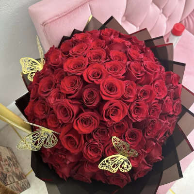 Bouquet of red roses with gold butterfly decorations