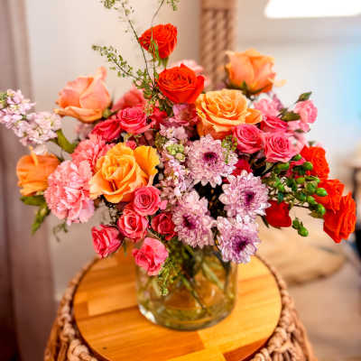 Mixed bouquet of roses and chrysanthemums in a glass vase