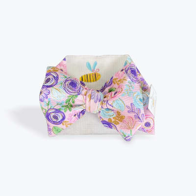 Floral-patterned bow headband with a bee design on a white backing