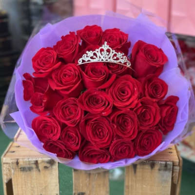 Bouquet of red roses with a silver tiara