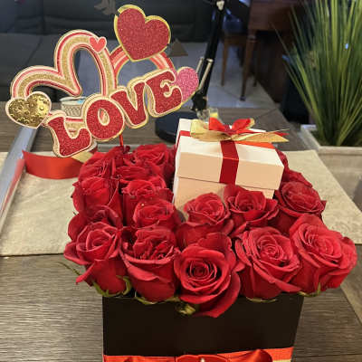 Roses with surprise box