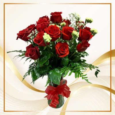 Bouquet of red roses with baby's breath in a glass vase