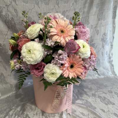 Pink and white mixed bouquet in a round pink box