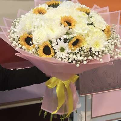 Sunflower x White Flowers Bouquet
