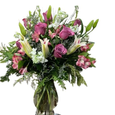 Bouquet of pink roses and lilies in a glass vase
