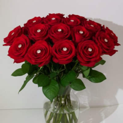 Bouquet of red roses in a clear glass vase