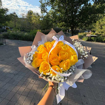 24 yellow roses bouquet