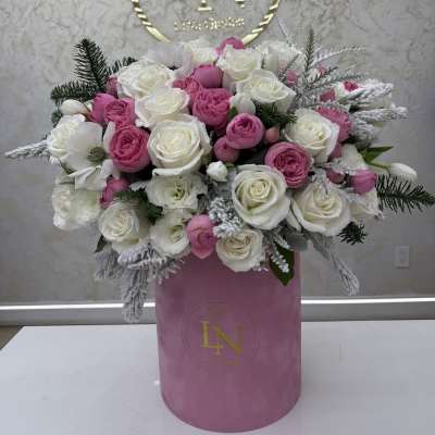 Pink and white rose arrangement in a pink hat box