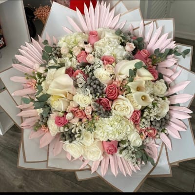Large bouquet of pink and white roses with calla lilies