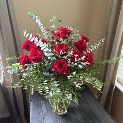 Modern Romance - 18 Red Roses w/ Premium Filler