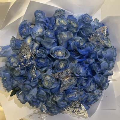 Buchon bouquet of 100 blue roses