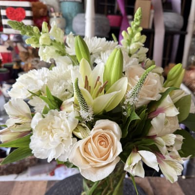 Bouquet of white and blush flowers in a clear glass vase