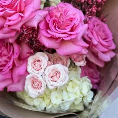 The Juliet - Hand-tied Bouquet (Deluxe Size Pictured)