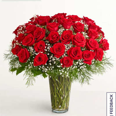 Bouquet of red roses in a clear glass vase