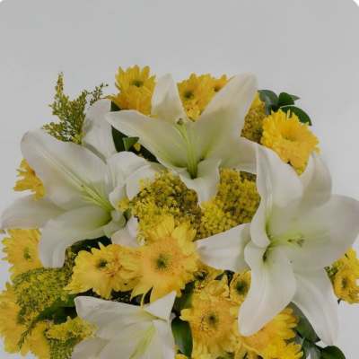 Bouquet of white lilies mixed with yellow daisies and small yellow filler flowers