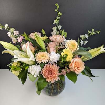 Mixed pastel bouquet in a round glass vase