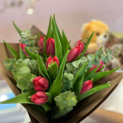 Bouquet of 12 Red Tulips | Fresh Flowers for a Gift and Love