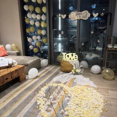 Wedding floor display with white and gold balloons and flower petals