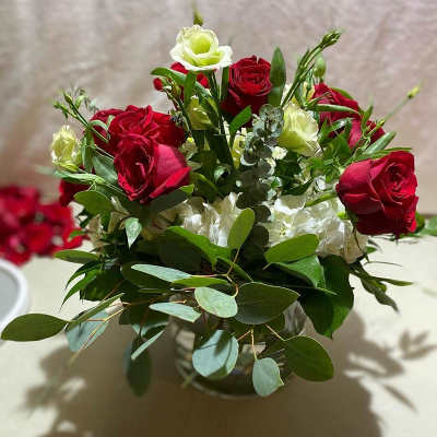 Red and white rose bouquet in a glass vase