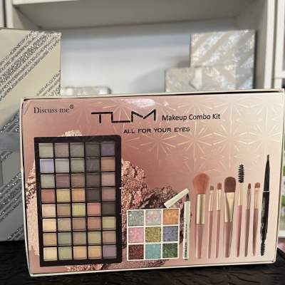 Gift boxes and a makeup combo kit with eyeshadow and brushes