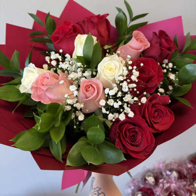 Bouquet of red, pink, and white roses with baby's breath